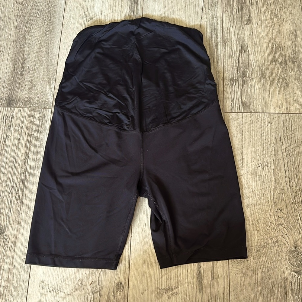 Isabel maternity size large yoga/athletic shorts.